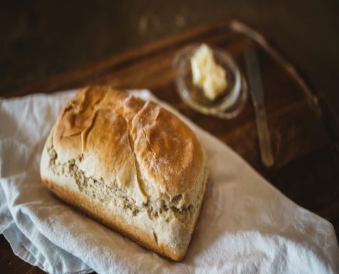 Am Gottesdienst am Karfreitag zum Brot des Lebens finden: Jesus Christus selbst und damit Gott, geht für uns an das Kreuz