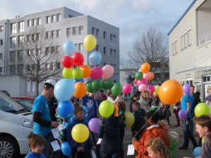 Ballonwettbewerb im Rahmen der Lego Bautage in der FeG Mannheim.